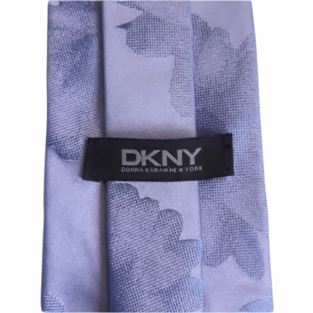DKNY Blue Lavender Floral 100% Silk Tie - Picture 2 of 6